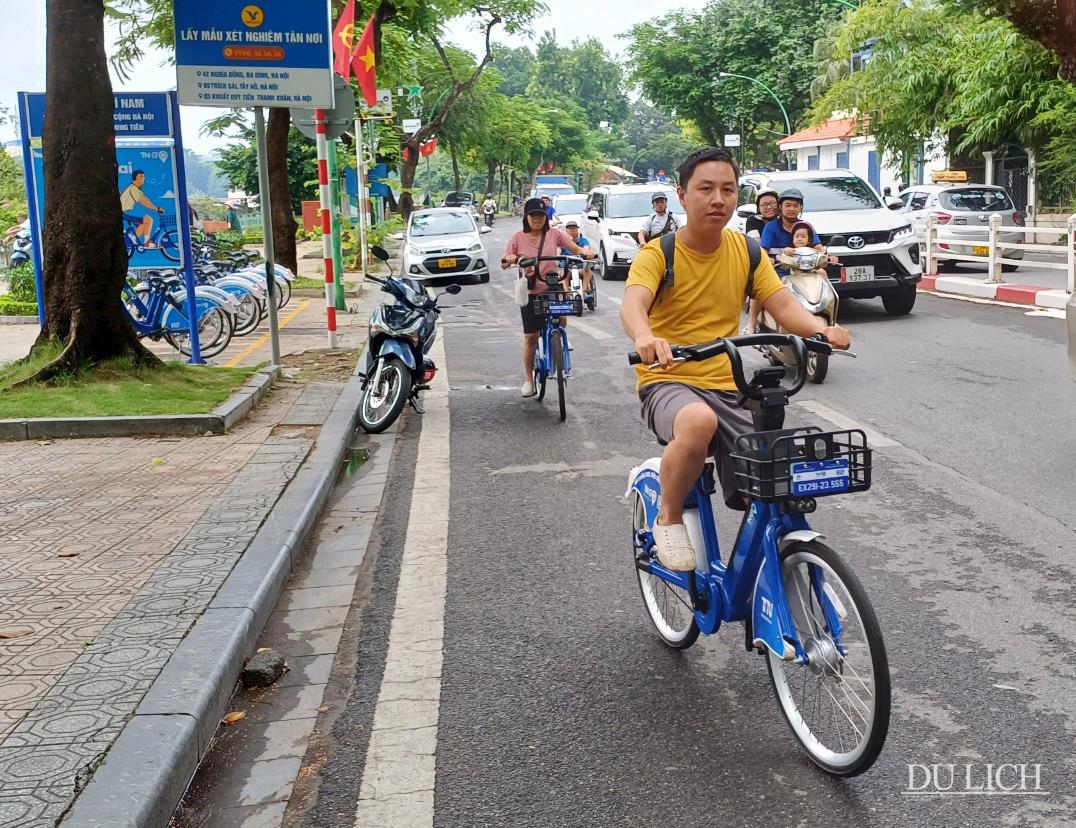 Bắt đầu hành trình khám phá Hà Nội bằng xe đạp;